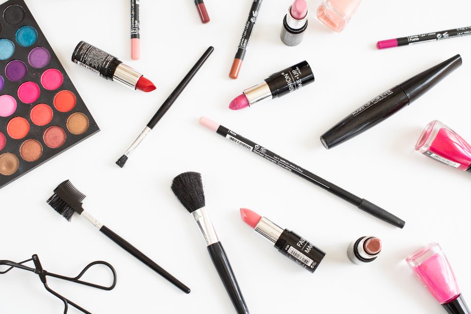 Maquillaje y accesorios de belleza